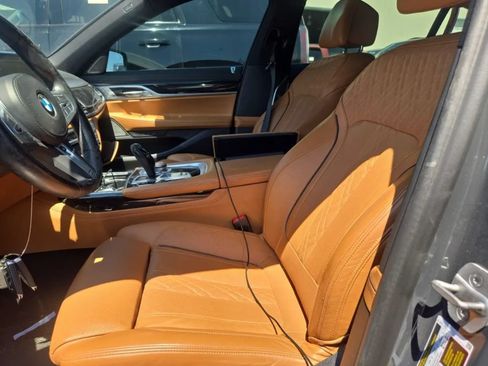 Used 2022 BMW 750i xDrive w/ M Sport Package AWD/4WD image 4