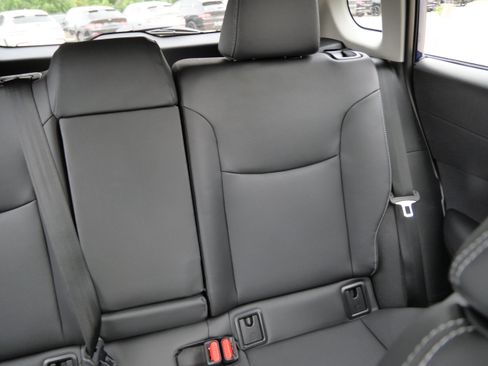 Used 2025 Toyota Corolla Cross XLE w/ Convenience Package AWD/4WD image 15
