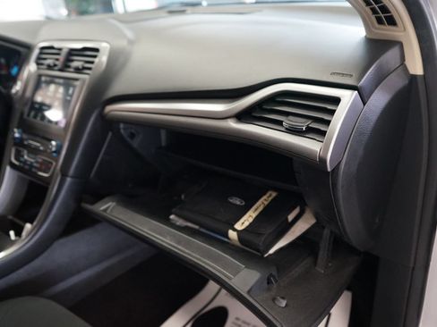 Used 2018 Ford Fusion SE w/ Fusion SE Technology Package FWD image 42