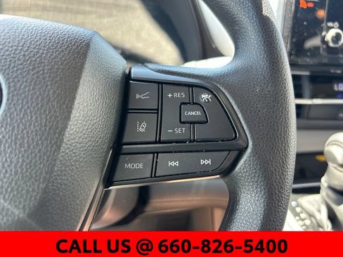 Used 2025 Toyota Sienna LE AWD/4WD image 17