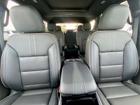 New 2026 Chevrolet Traverse High Country w/ LPO, Floor Liner Package image 36