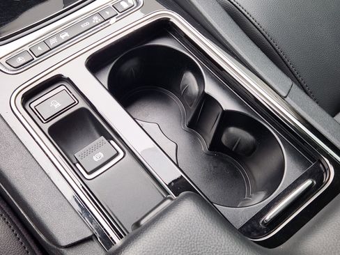 Used 2020 Jaguar F-PACE Premium image 21