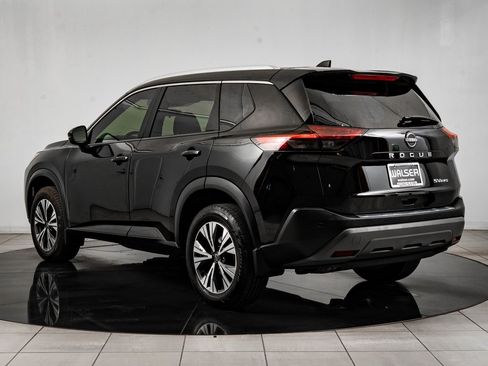 Used 2022 Nissan Rogue SV w/ SV Premium Package image 11