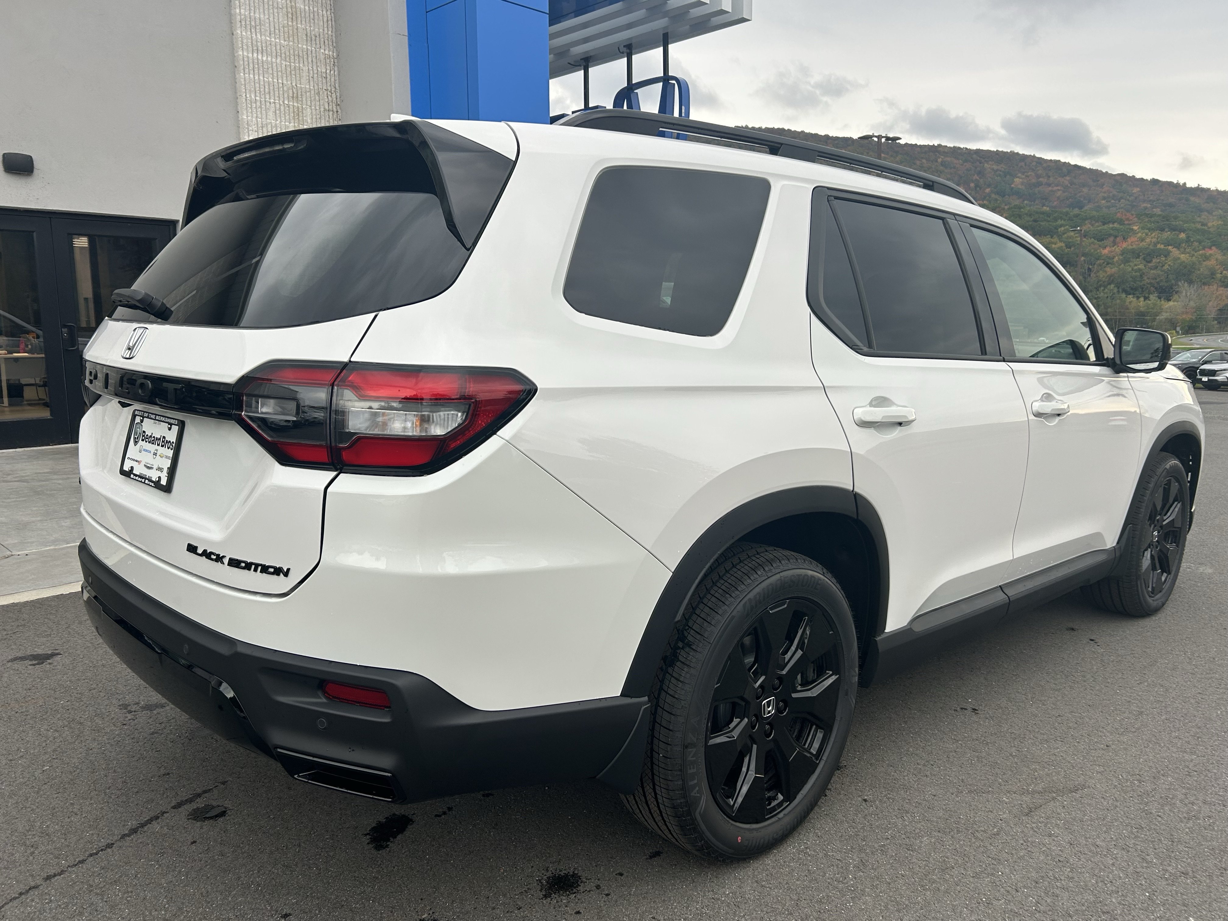 New 2026 Honda Pilot Black Edition image 5