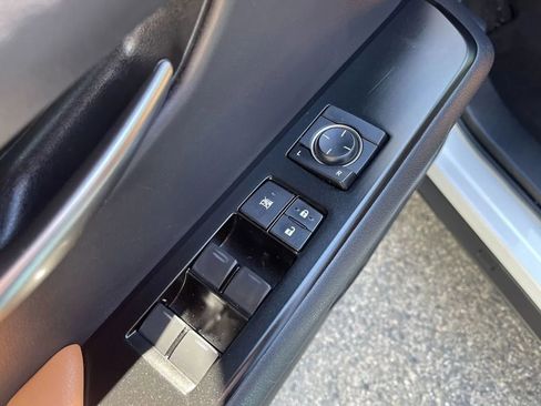 Used 2021 Lexus UX 200 w/ Accessory Package (Z2) image 18