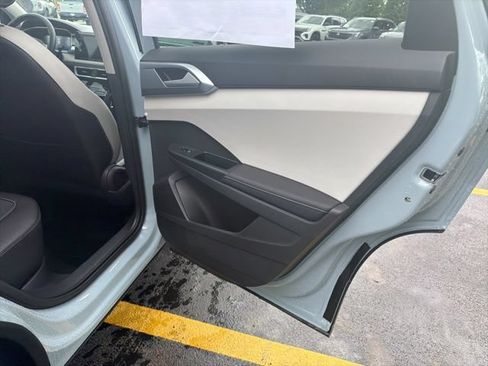 New 2026 Volkswagen Taos SE AWD/4WD image 21