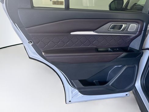 Used 2025 Ford Explorer Platinum w/ LUX Leather Package image 26
