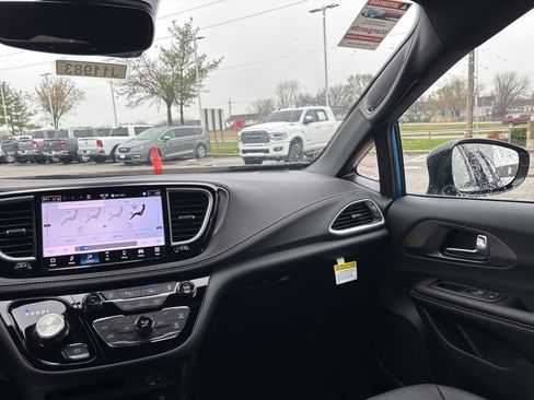 New 2026 Chrysler Pacifica Select image 47