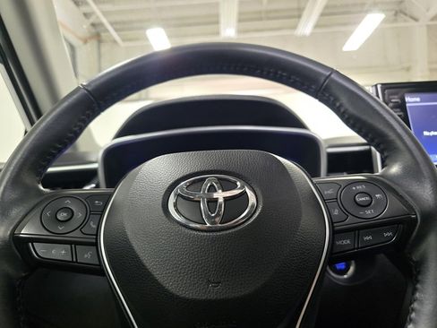 Used 2022 Toyota Corolla Cross XLE image 26