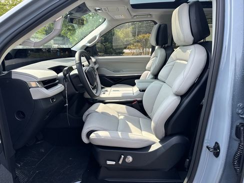 New 2026 Lincoln Navigator Reserve AWD/4WD image 9