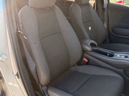 Used 2019 Honda HR-V Sport image 12