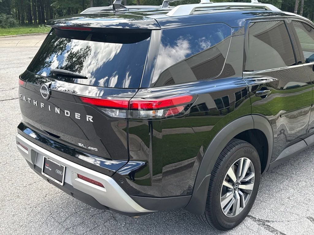 Used 2023 Nissan Pathfinder SL AWD/4WD image 13