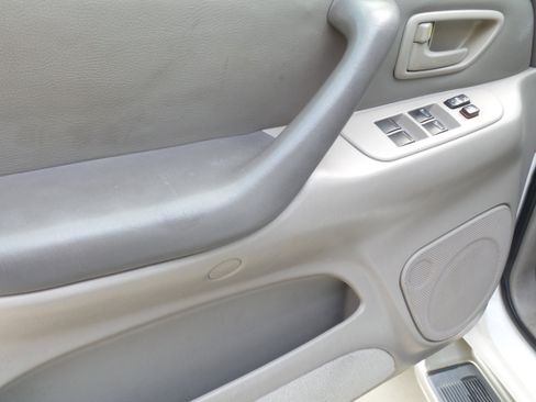 Used 2001 Toyota Sequoia SR5 image 38