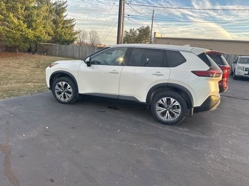 Used 2021 Nissan Rogue SV image 9