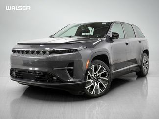 Used 2019 Jeep Grand Cherokee Laredo AWD/4WD video 1