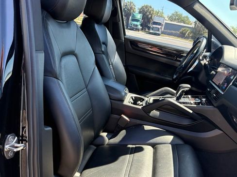 Used 2019 Porsche Cayenne image 19