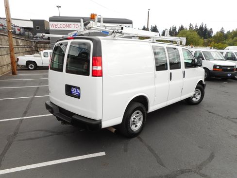 Used 2016 Chevrolet Express 2500 w/ Cold Climate Package RWD image 9