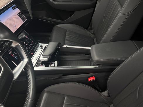 Used 2019 Audi e-tron Premium Plus image 12