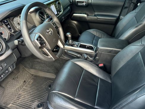 Used 2023 Toyota Tacoma Limited image 10
