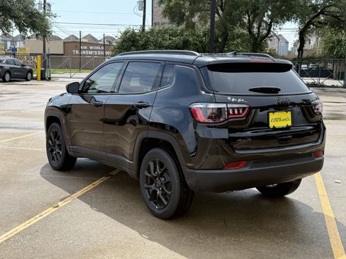New 2025 Jeep Compass Latitude w/ Sun & Sound Group image 5