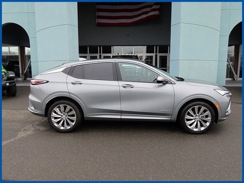 Used 2025 Buick Envista Avenir FWD image 2
