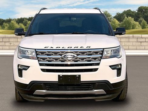 Used 2018 Ford Explorer XLT w/ Equipment Group 201A FWD image 3