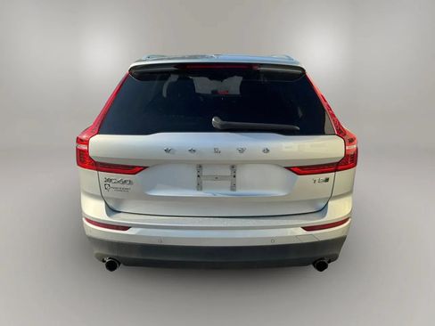 Used 2019 Volvo XC60 T5 Momentum w/ Multimedia Package AWD/4WD image 9