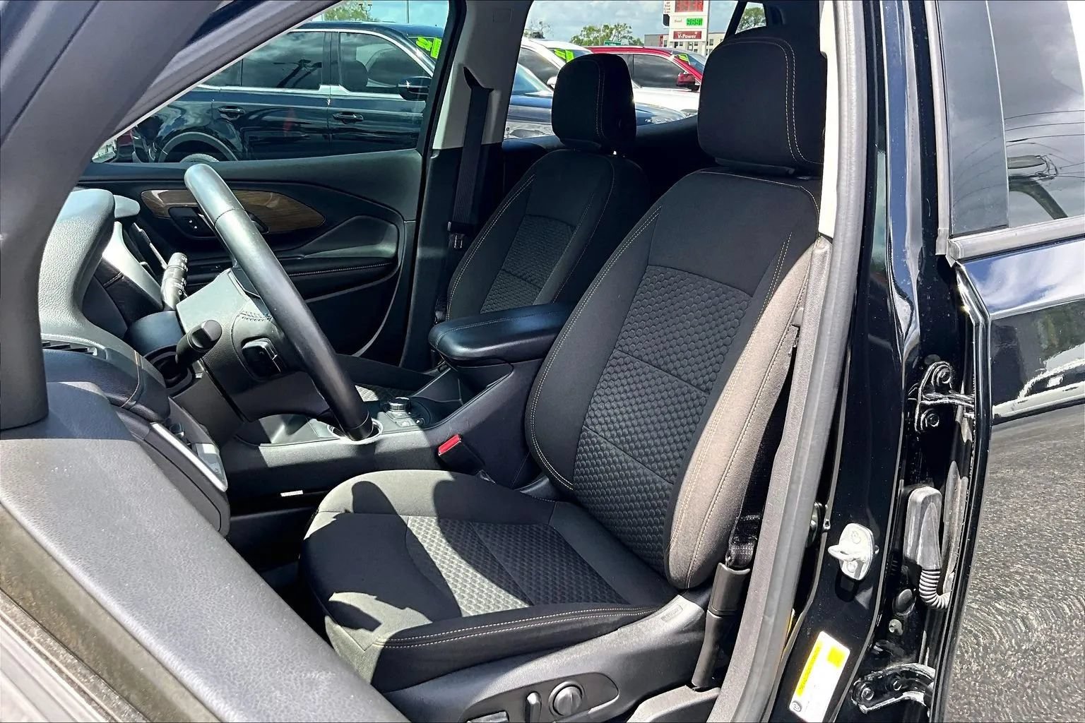 Used 2020 GMC Terrain SLE w/ Driver Convenience Package FWD image 26