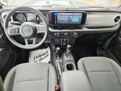 Used 2025 Jeep Wrangler Unlimited Sahara w/ Safety Group AWD/4WD image 14