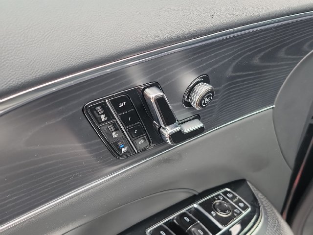 Certified 2024 Cadillac Lyriq Luxury AWD/4WD image 9