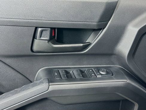 Used 2025 Toyota Tacoma SR image 18