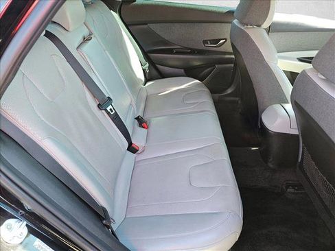 Used 2021 Hyundai Elantra Limited image 17