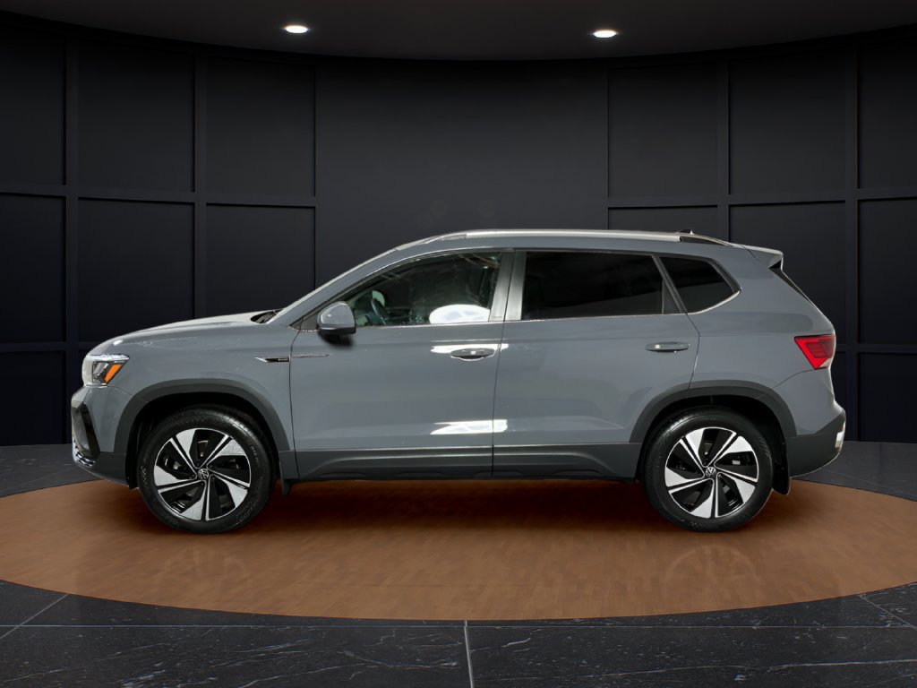 Used 2024 Volkswagen Taos SE AWD/4WD image 2