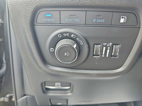 Used 2023 Jeep Grand Cherokee Overland w/ Luxury Tech Group IV AWD/4WD image 28