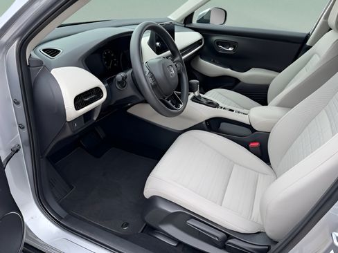 Certified 2026 Honda HR-V LX image 9