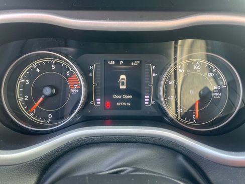 Used 2018 Jeep Cherokee Latitude Plus image 24