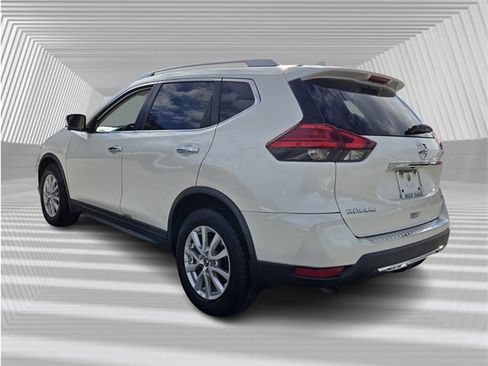 Used 2017 Nissan Rogue SV w/ SV Premium Package image 6