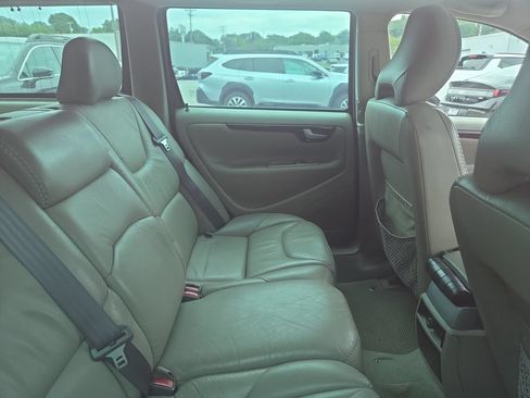 Used 2004 Volvo XC70 AWD/4WD image 11