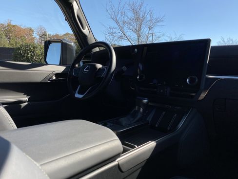 Used 2024 Lexus GX 550 image 6