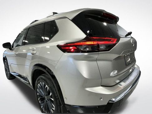 Used 2025 Nissan Rogue Platinum w/ Platinum Premium Package image 25