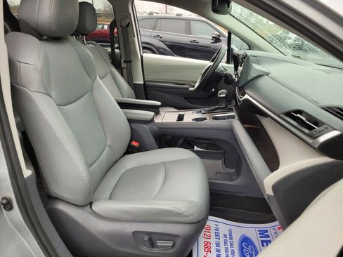 Used 2021 Toyota Sienna XLE image 16