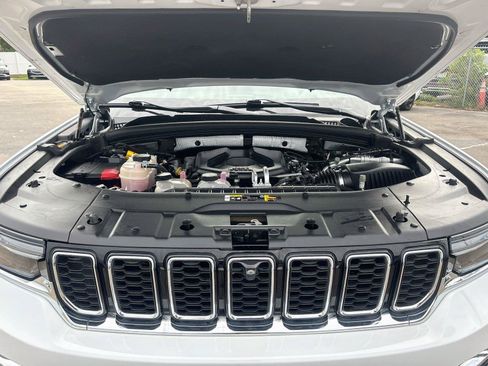 Used 2022 Jeep Grand Cherokee Limited 4xe w/ Luxury Tech Group II AWD/4WD image 32