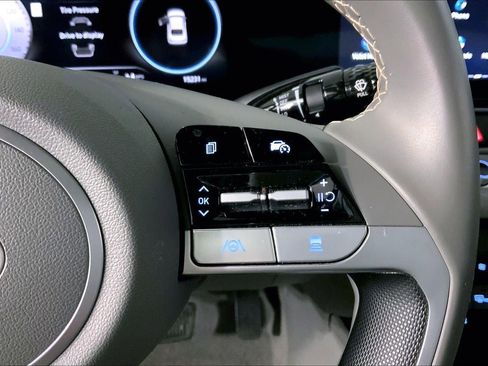 Used 2025 Hyundai Elantra SEL image 19