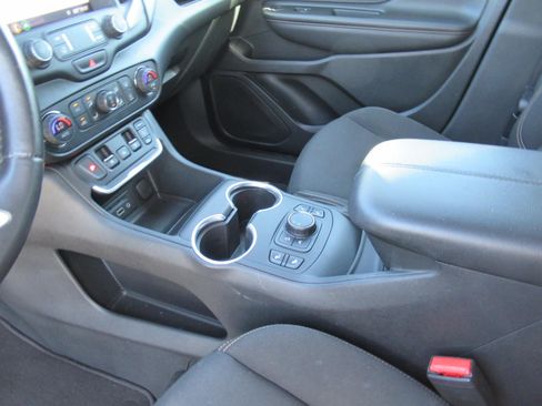 Used 2021 GMC Terrain SLE w/ Driver Convenience Package FWD image 16