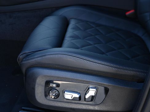 New 2026 BMW X6 xDrive40i w/ Climate Comfort Package image 21