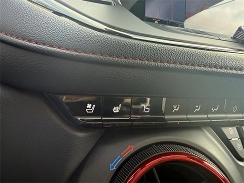 Used 2021 Chevrolet Blazer RS w/ Enhanced Convenience Package image 19