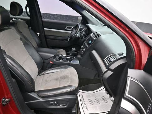 Used 2017 Ford Explorer XLT w/ Equipment Group 202A image 10