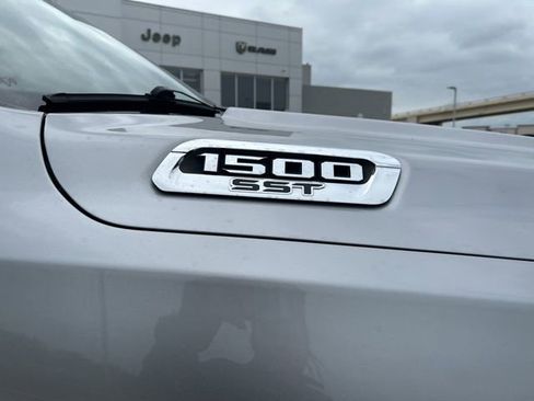 Used 2025 RAM 1500 Laramie AWD/4WD image 16