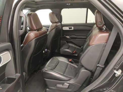 Used 2020 Ford Explorer Platinum w/ Premium Technology Package AWD/4WD image 18