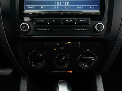 Used 2014 Volkswagen Jetta SE FWD image 14